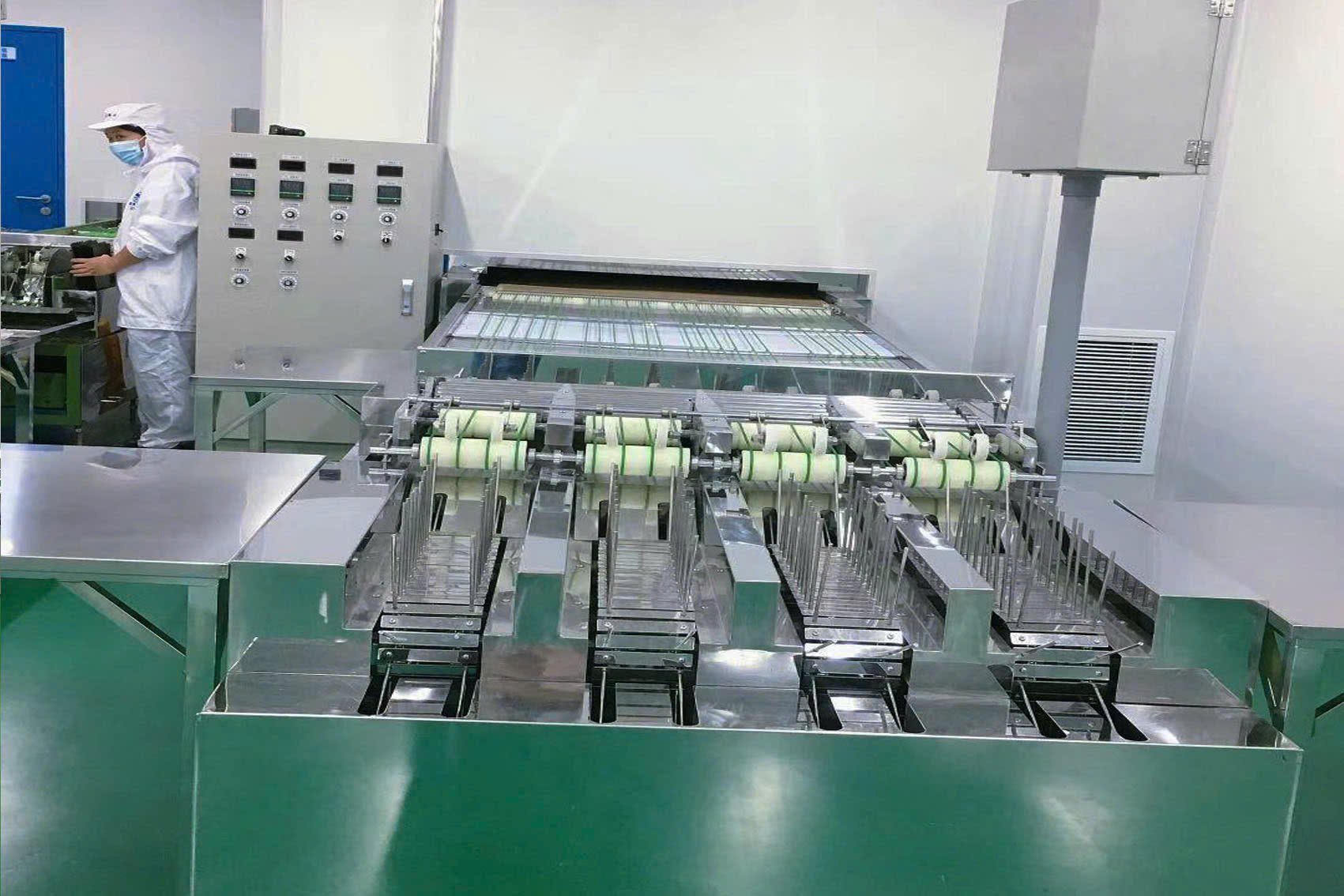 Toàn cảnh dây chuyền sản xuất rong biển trong nhà máy 5.500 m² của Ching Nori tại Việt Nam