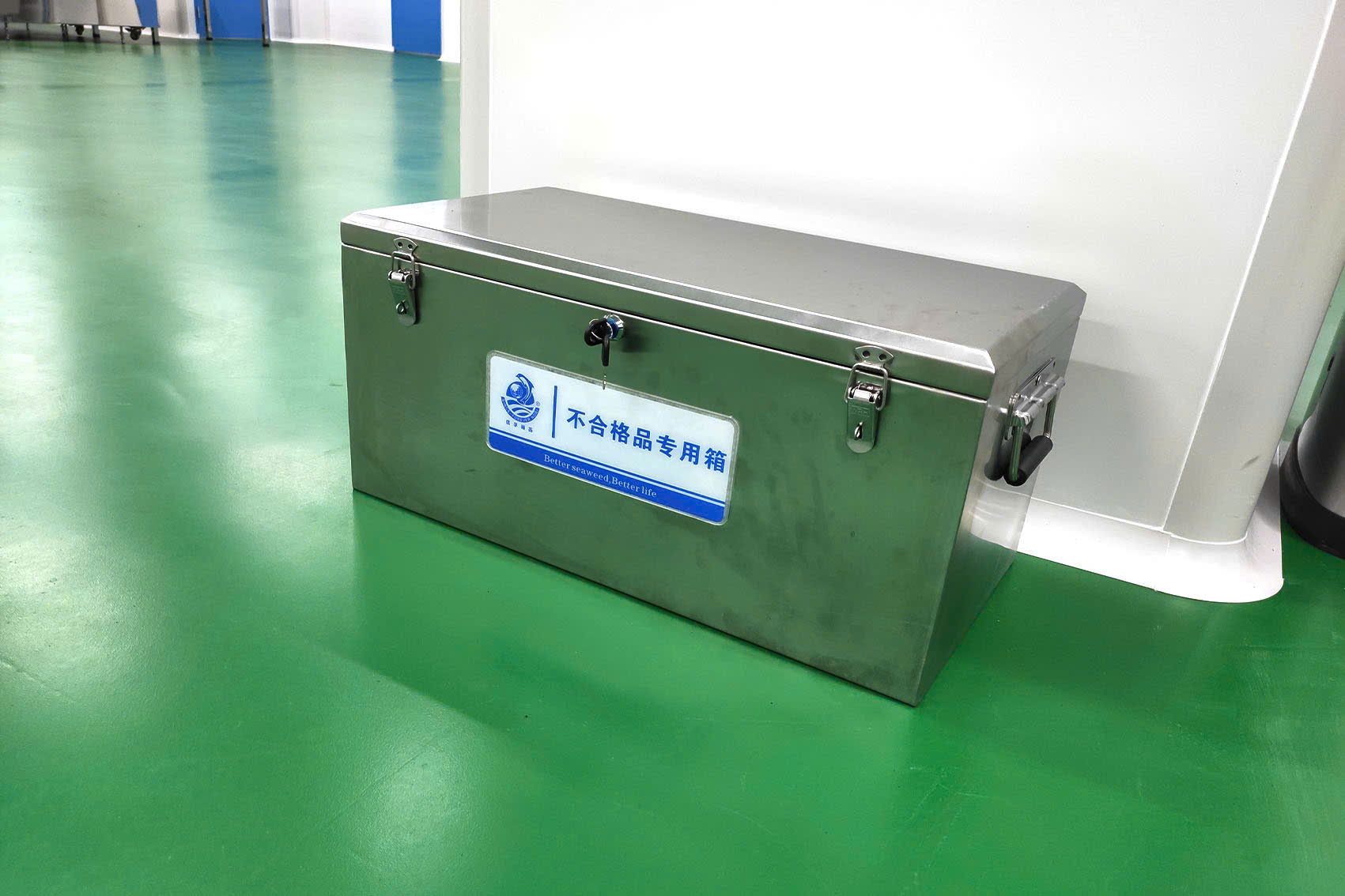 Thùng inox có khóa cách ly sản phẩm rong biển chưa đạt chuẩn